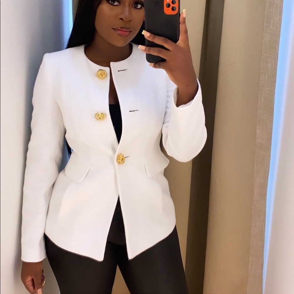 ✨✨ Brand New Zara White Textured Gold Button Blazer ✨✨